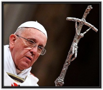Papa Francisco con el báculo